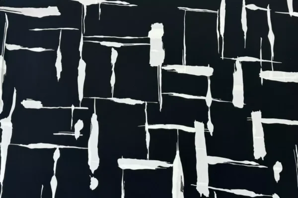 Viskose Stoff mit abstraktem Strichmuster in schwarz